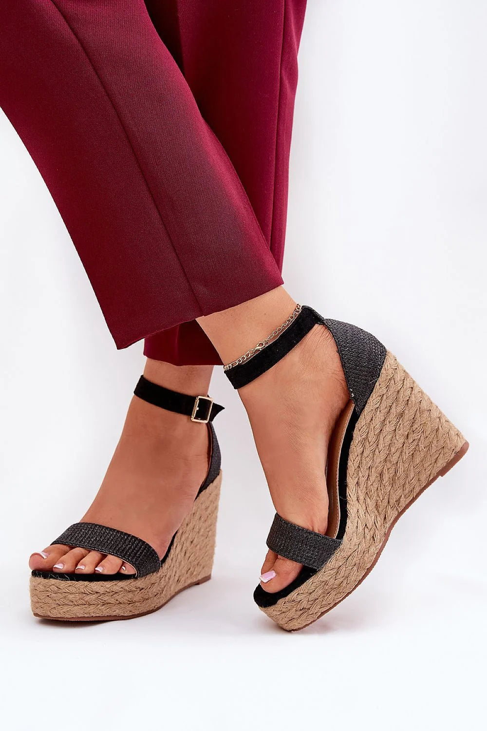 sandales femme tressées compensées espadrille noir boucle dorée bride cheville réglable talon couvert corde jute confortable élégant