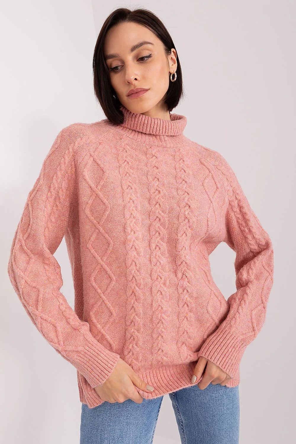 Pull tricoté femme col roulé rose pâle motif torsadé longues manches coupe ample finitions côtelées