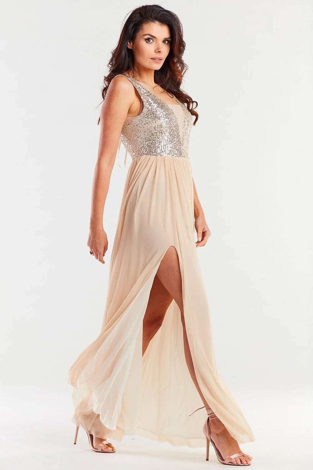 robe longue élégante sans manches dos ouvert pailleté rose poudré décolleté plongeant taille empire jupe fluide mousseline fente