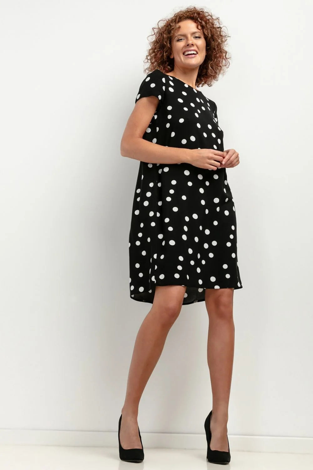 Robe de jour Tessita noire pois blancs trapèze courte matière douce femme style rétro moderne