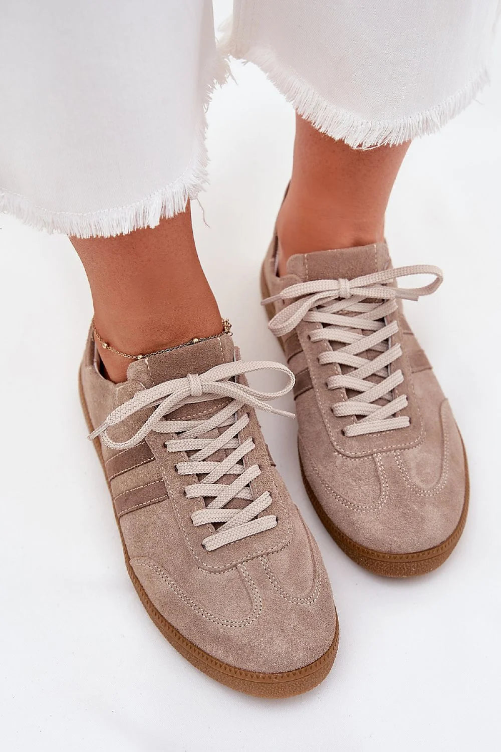 Chaussures de sport pour femme style rétro en daim naturel beige taupe semelle plantaire confortable
