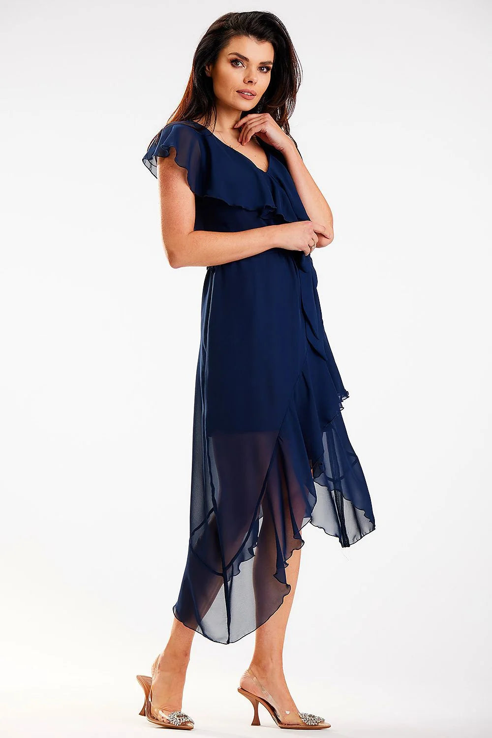 robe élégante asymétrique bleu marine polyester chiffon doublée volants épaules décolleté V manches papillon ceinture nouée jupe superposée