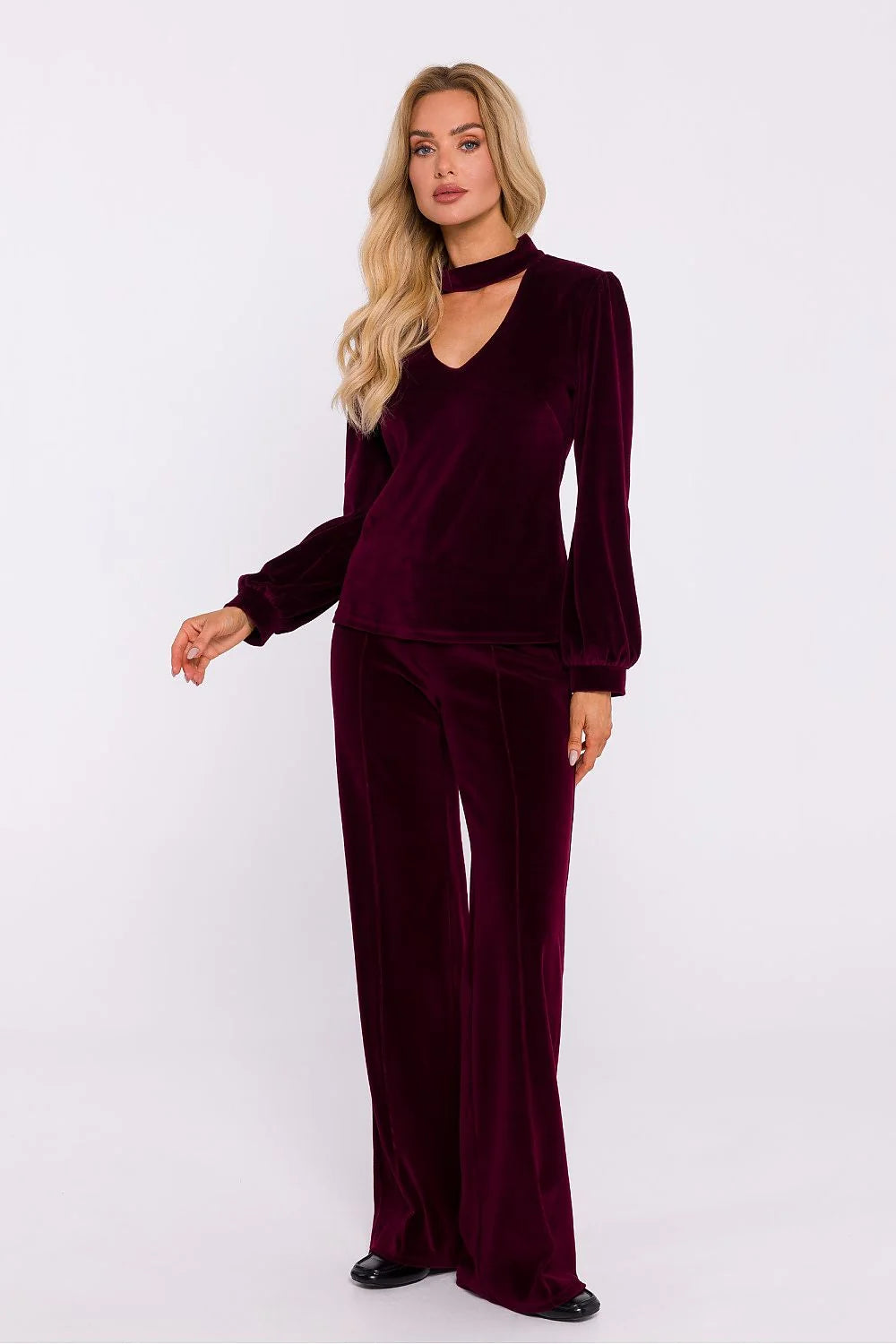 chemisier velours bordeaux profond doux brillant luxueux col V manches longues bouffantes élastiquées poignets coupe ajustée
