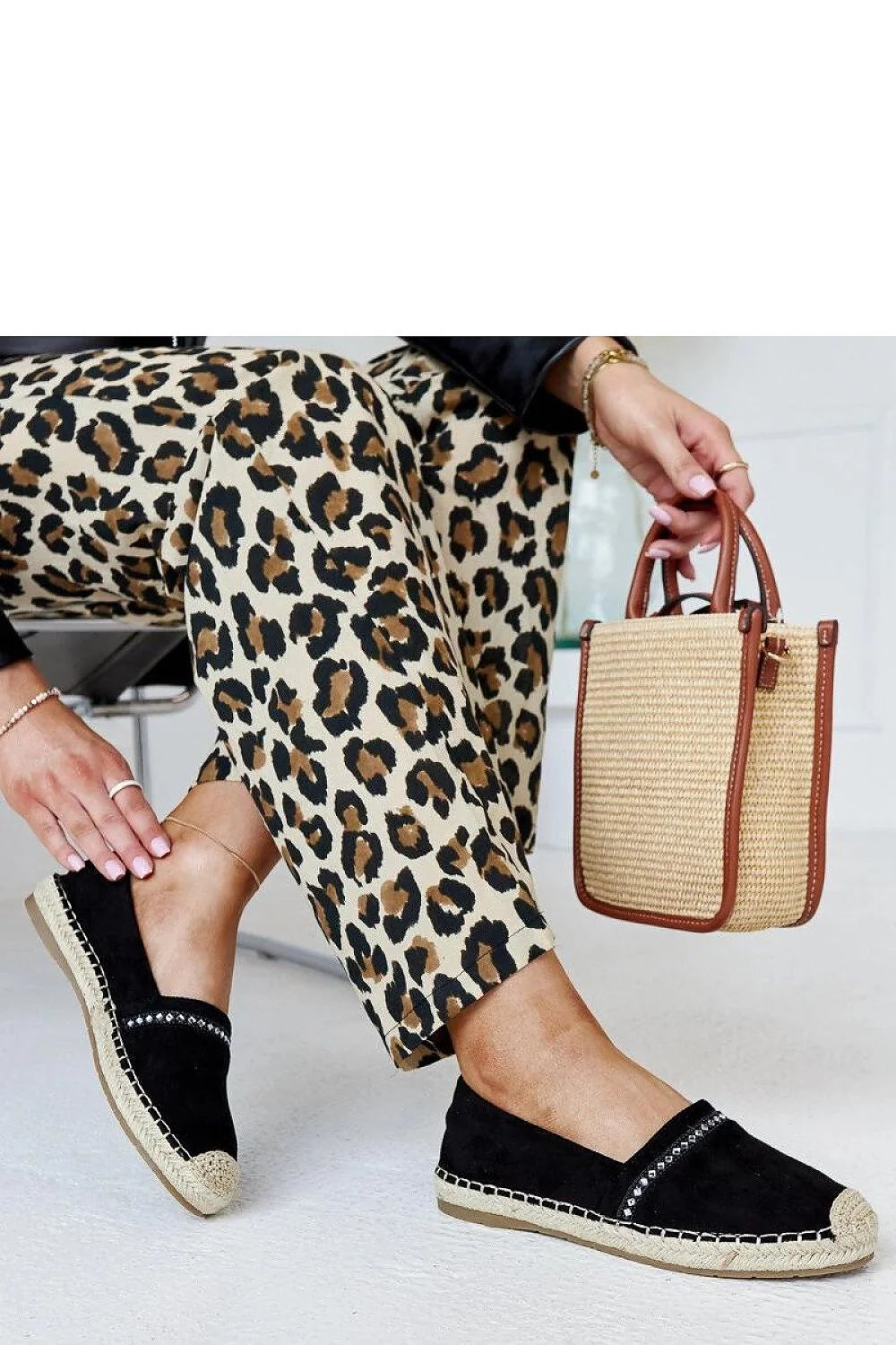 espadrille Solea noire toile suède zircons strass semelle jute tressée caoutchouc bout renforcé beige surpiqûres contrastées casual chic estival confortable