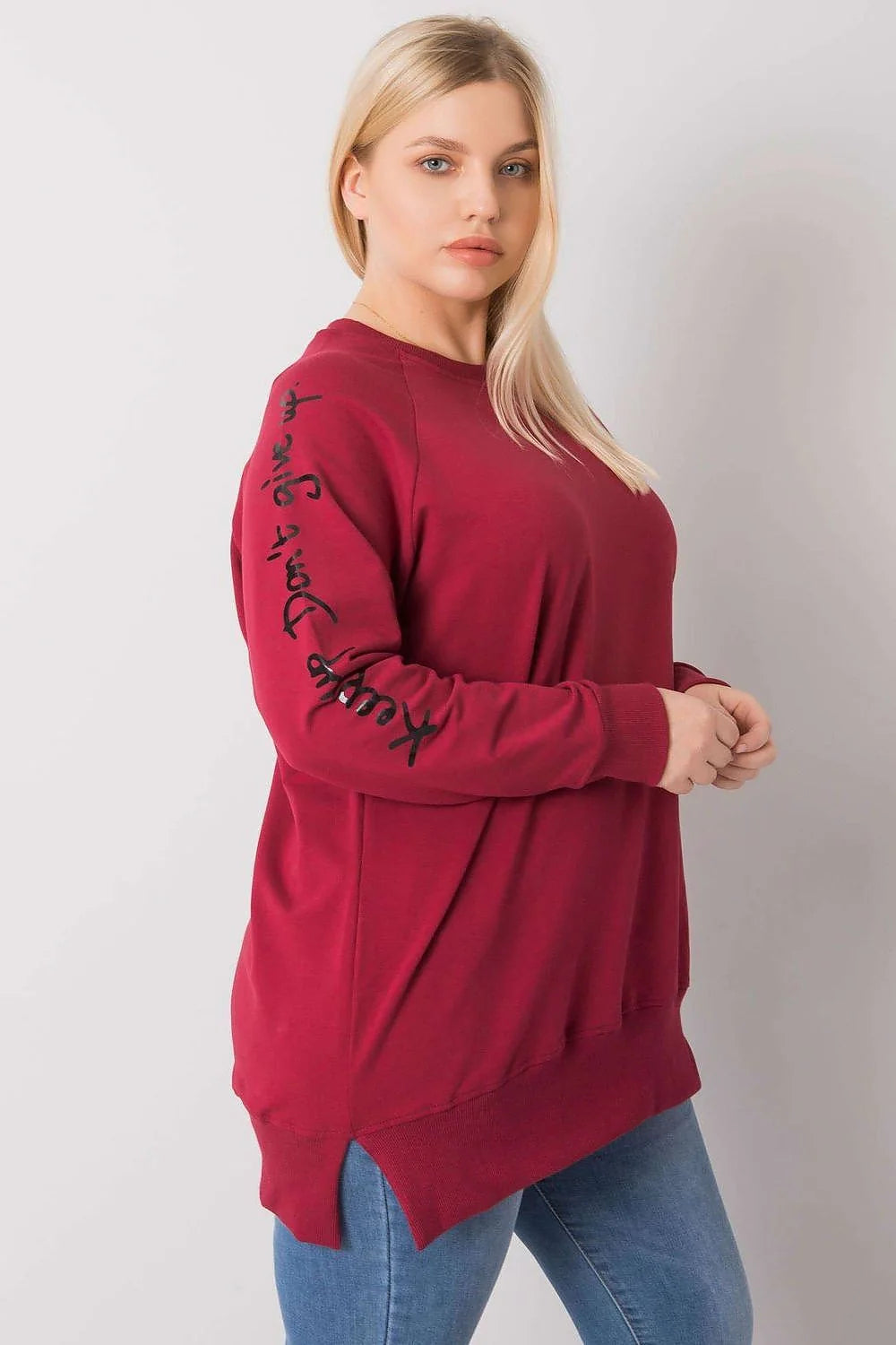 Sweatshirt ample en coton bordeaux décontracté streetwear avec poche zippée et inscription originale femme