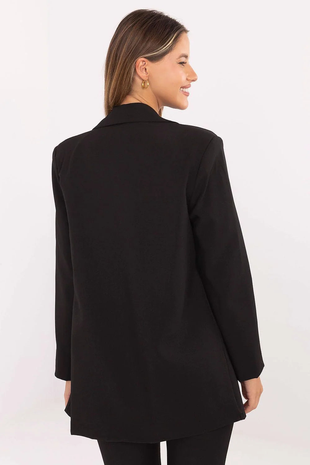 blazer femme noir longline oversize col cranté épaules structurées coupe droite poches rabat tissu tissé mat finition minimaliste broche papillon