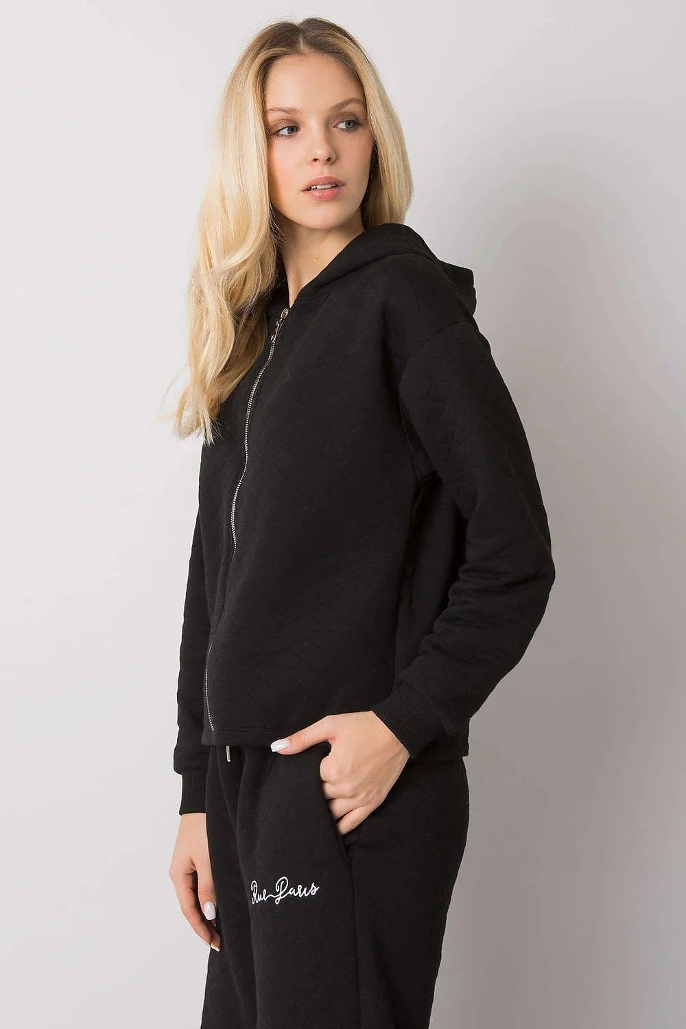 Sweatshirt femme coton matelassé gris clair zippé confort mode 2023 casual chic décontracté moderne