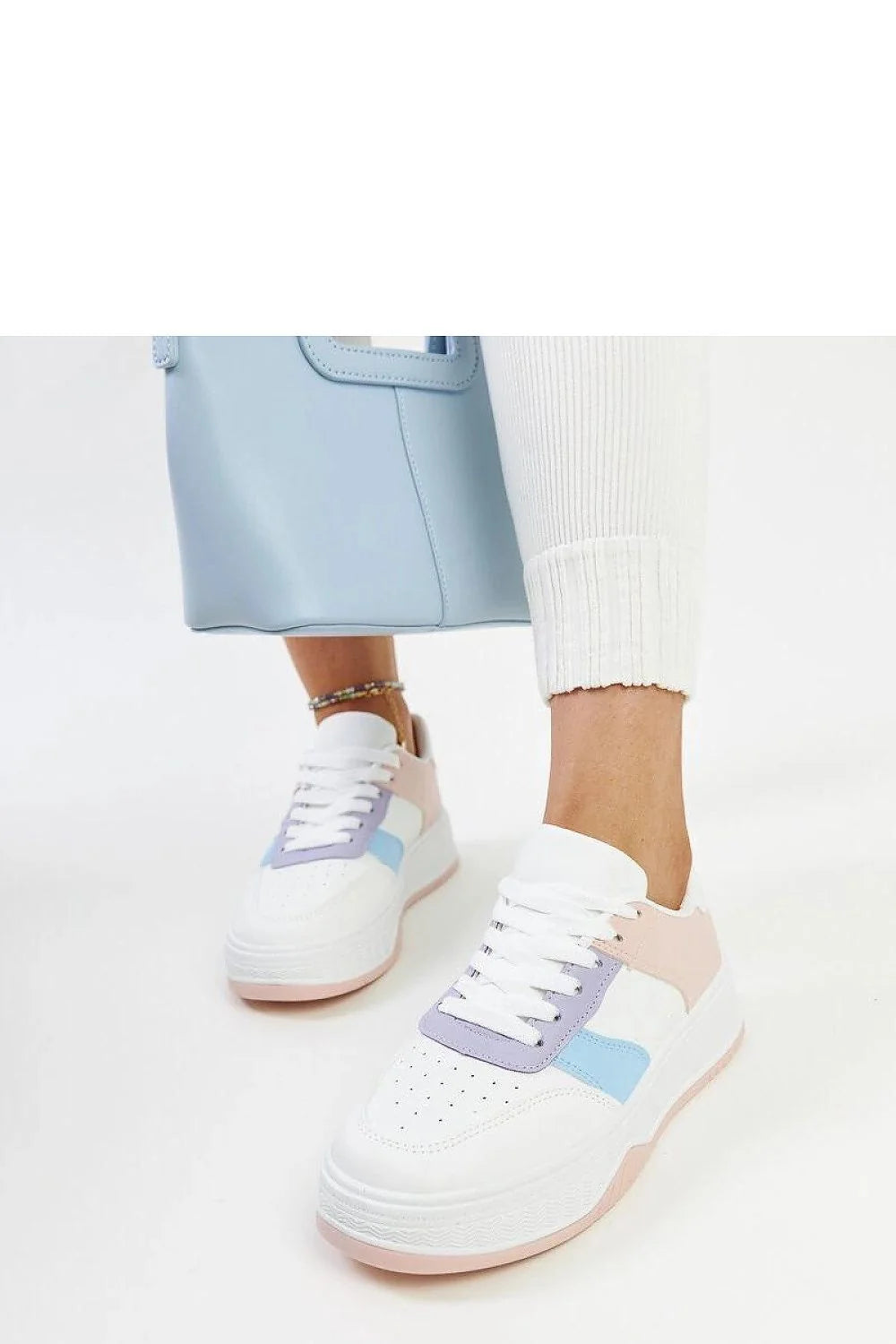 sneakers femme blanches similicuir pastel rose lilas bleu ciel semelle plateforme épaisse perforée respirante lacets rembourrée cheville antidérapante rétro confortable