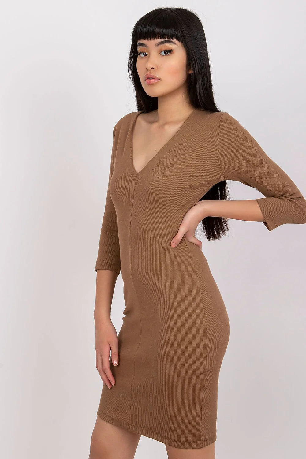robe moulante manches troisquarts col V coton élasthanne côtelée camel stretch maintien confortable élégant polyvalent quotidien soirée