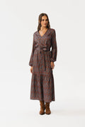 Robe longue femme motifs géométriques bleu rouge marron V-neck ceinture matière fluide élégance confort style bohème-chic occasions semi-formelles quotidiennes