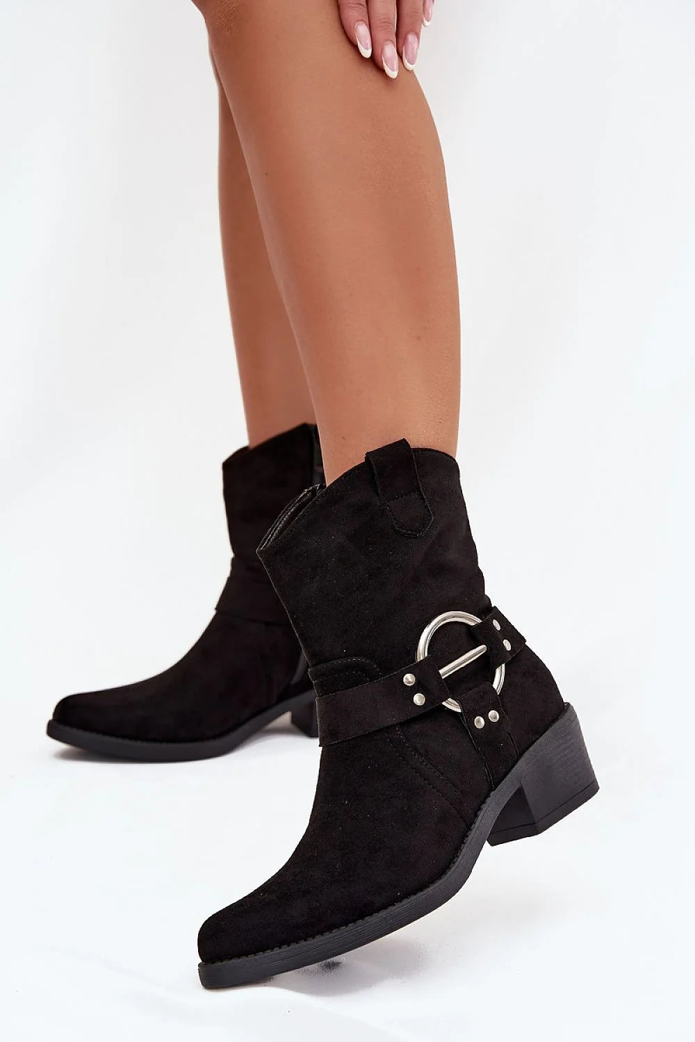 bottines cowboy western suédine noires écologiques talon bloc confortables bout amande bride décorative anneau argenté rivets semelle antidérapante