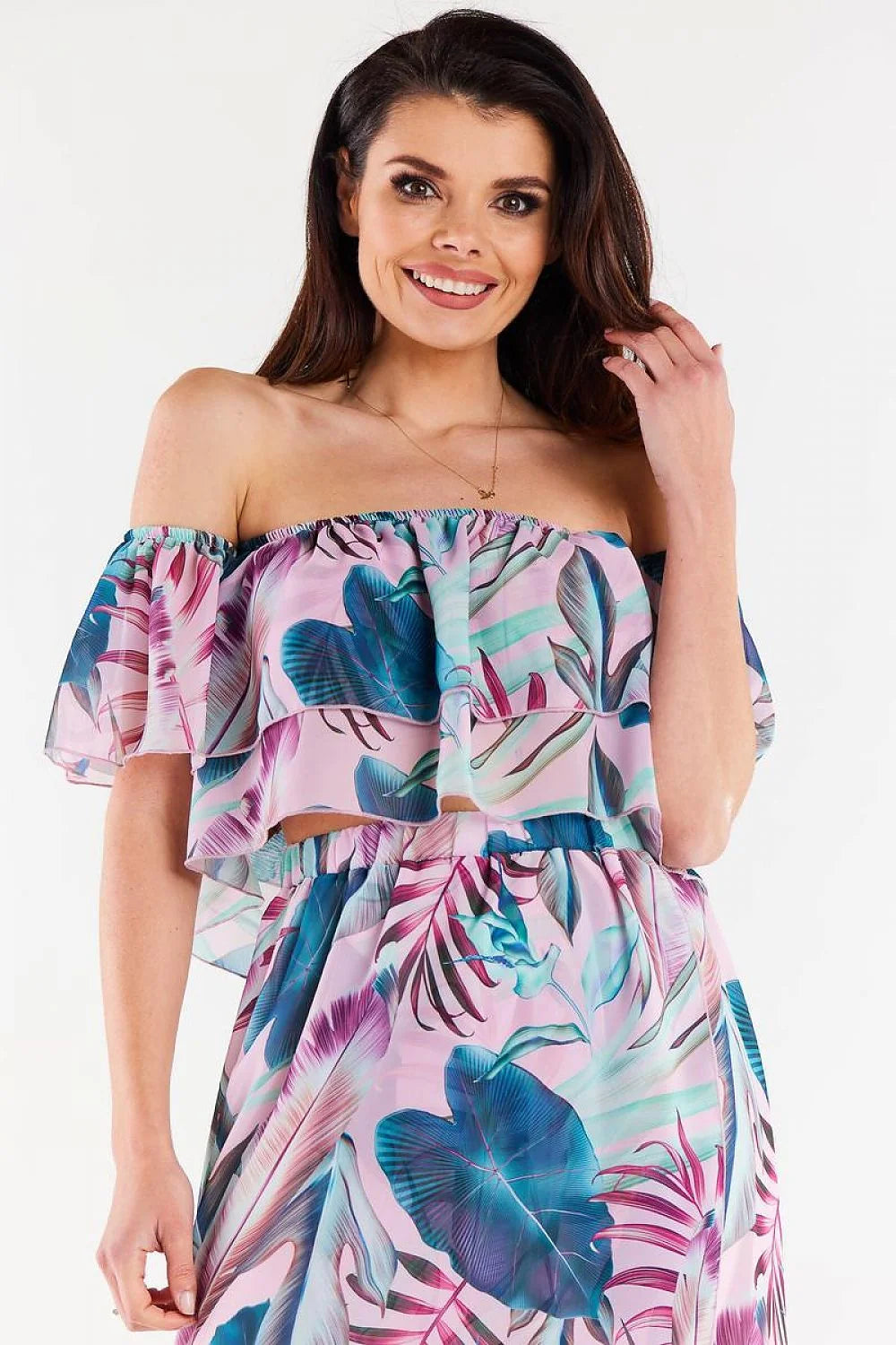 Robe d'été femme élégante colorée design tropical off-shoulder manches courtes tissu léger fluide élastique neckline ajustable