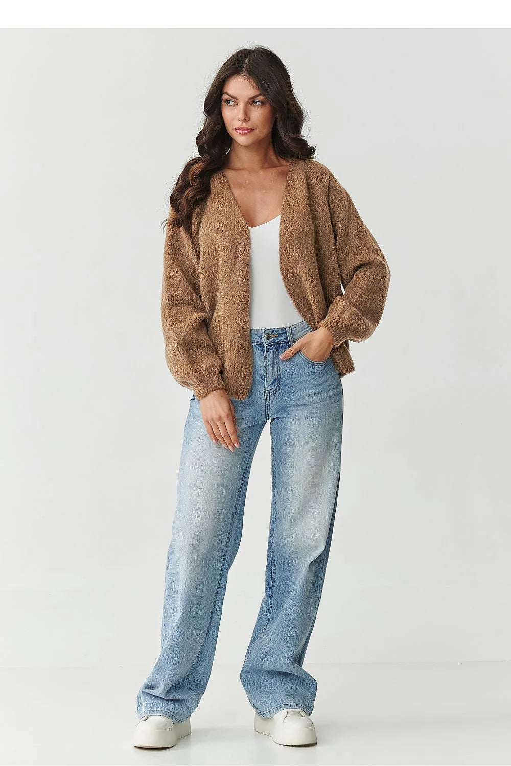 cardigan femme court oversize ouvert maille duveteuse camel brossée encolure V manches ballon bords côtelés coupe loose hanches