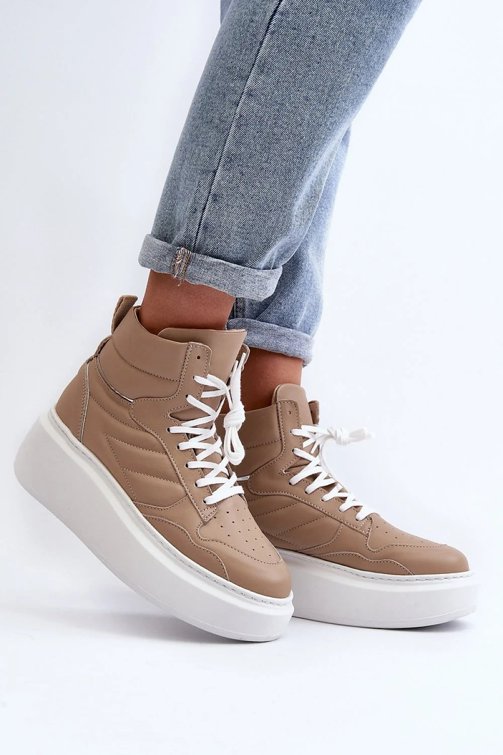 baskets montantes plateforme extraépaisse cuir naturel beige camel perforations surpiqûres col rembourré lacets blancs semelle blanche haute maintien confort quotidien