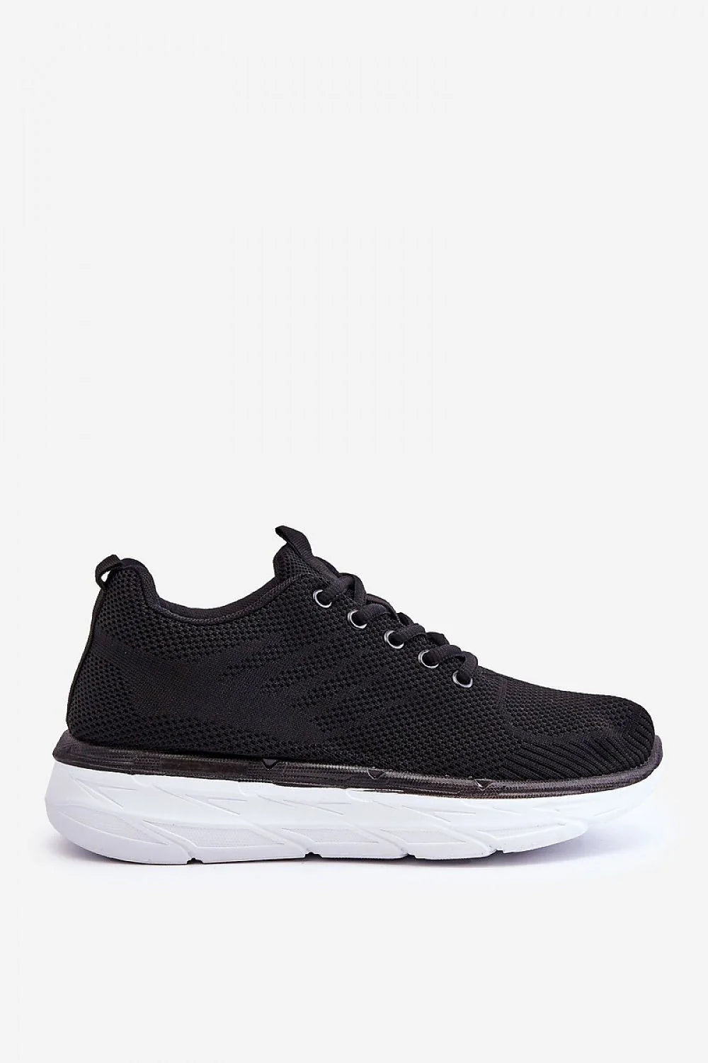 Chaussures de sport modernes pour femmes en tissu maille noire et semelle blanche, confortable, style athlétique, idéales pour la ville et les activités sportives