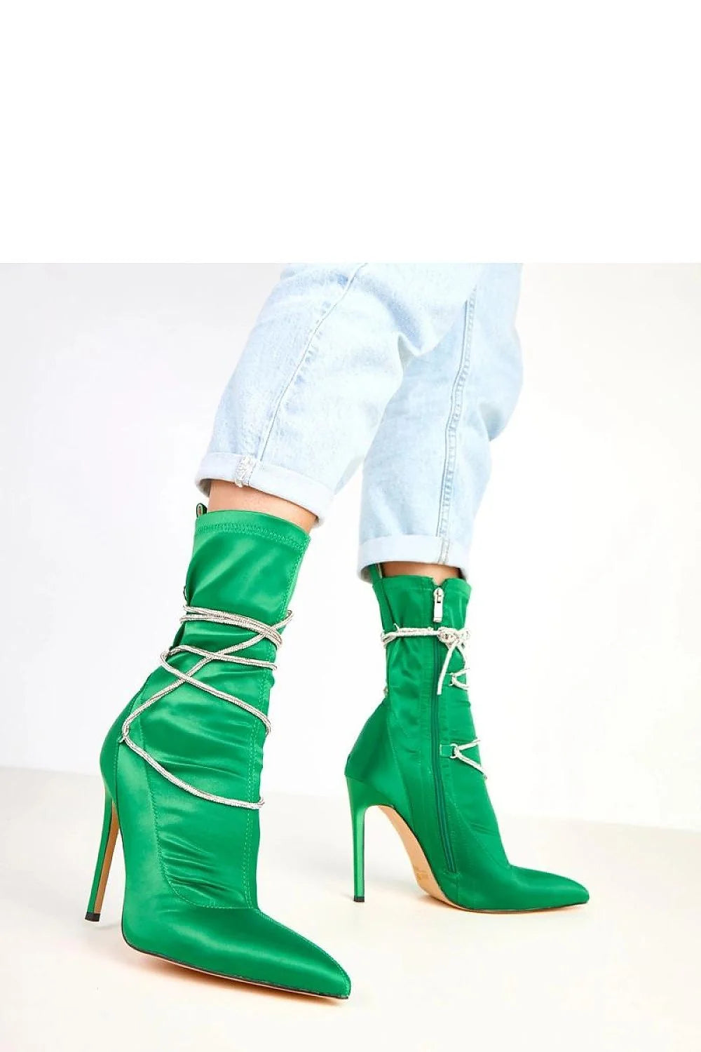 bottines femme satin vert émeraude bout pointu talon aiguilles 12cm tige 21cm zip latéral lacets zircons brillantes couture