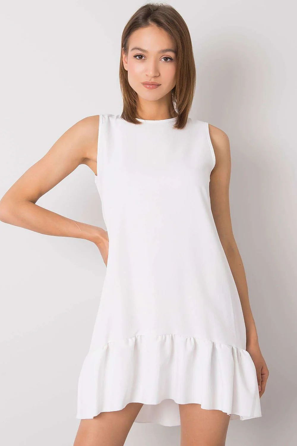 Robe sans manches blanche épurée pour femmes, coupe droite, ourlet volant, été, mariage, travail