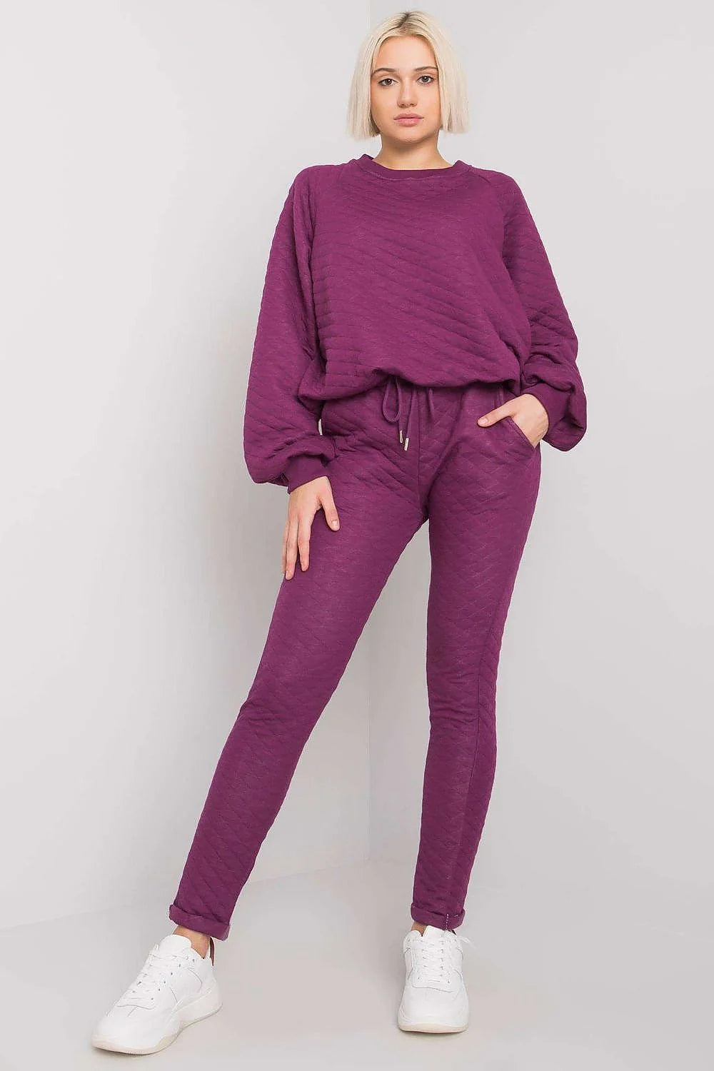 Ensemble de survêtement matelassé pour femme sweatshirt manches longues pantalon ajusté couleur verte kaki matière coton élasthanne style moderne confort loungewear occasions décontractées