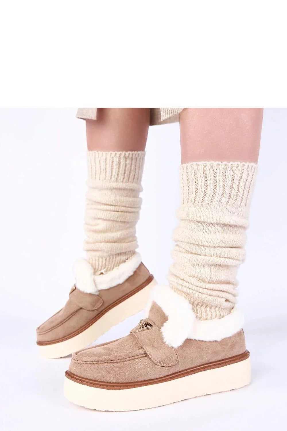 mocassins femme daim beige doublés fourrure sherpa chaud confortable semelle plateforme crème bride penny ornement doré coutures apparentes élégants hivernal