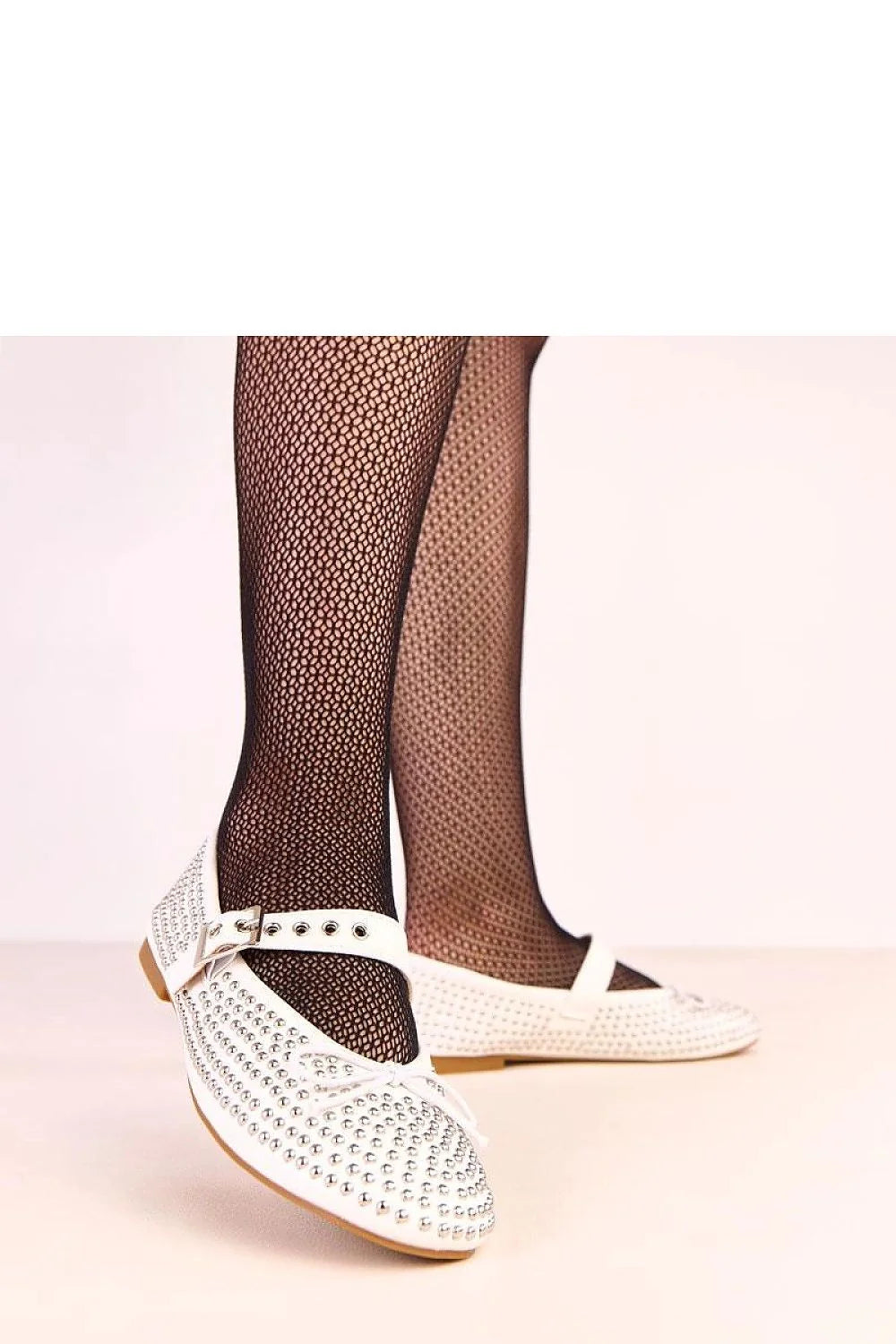 ballerines mary jane blanches bout rond similicuir écologique boucle réglable bride rivets strass argentés nœud avant semelle plate confortable