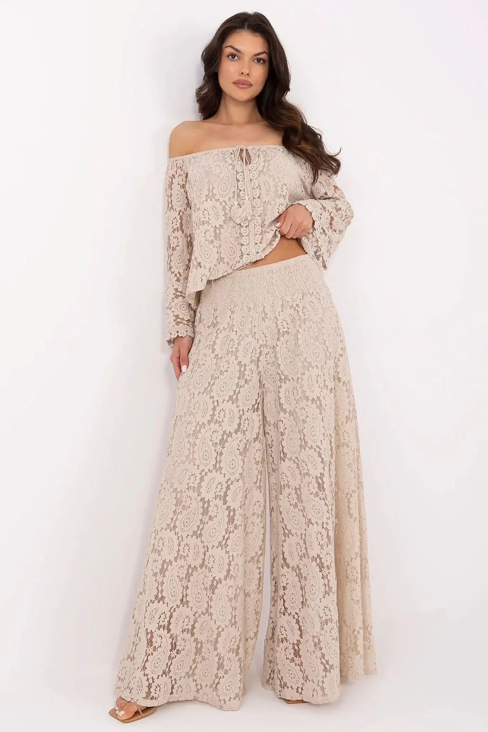 Ensemble femme Dentelle motif floral beige épaules dénudées manches longues taille haute pantalon palazzo Italy Moda