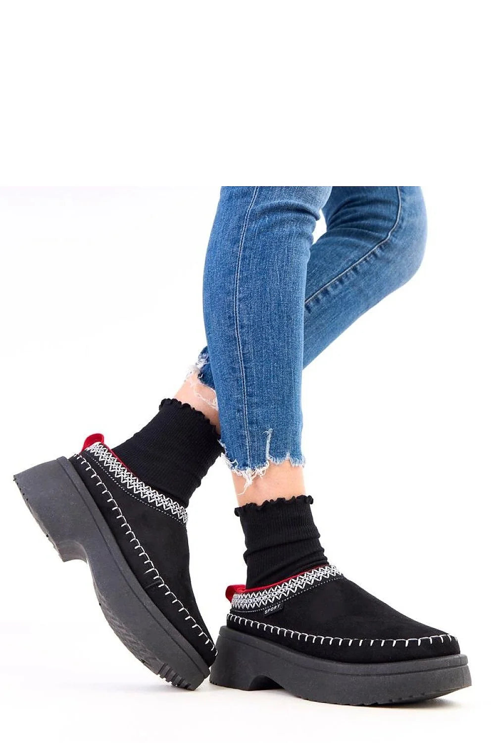 pantoufles femme slipon suédine cuir écologique noir bout rond plateforme 55mm semelle caoutchouc confort broderie décorative coutures blanches languette rouge