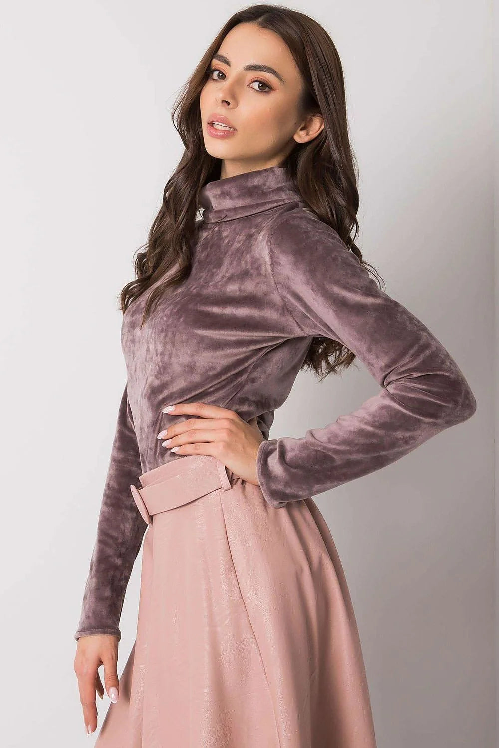 Pull col roulé femme velours vert émeraude chic ajusté manches longues mode automne hiver