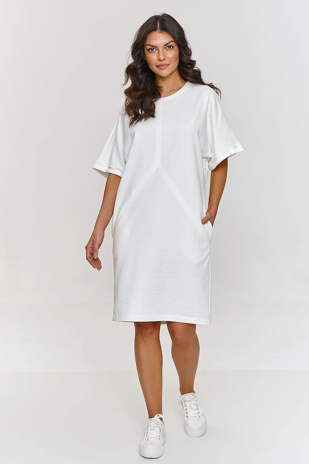 Robe de jour Makadamia moderne épurée manches courtes blanc pur genou taille ajustable jersey coton femme
