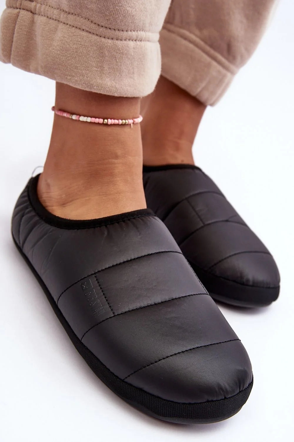 Pantoufles pour femme en textile confortables et stylées, semelle en caoutchouc, design moderne et minimaliste, noir, taille 36-41