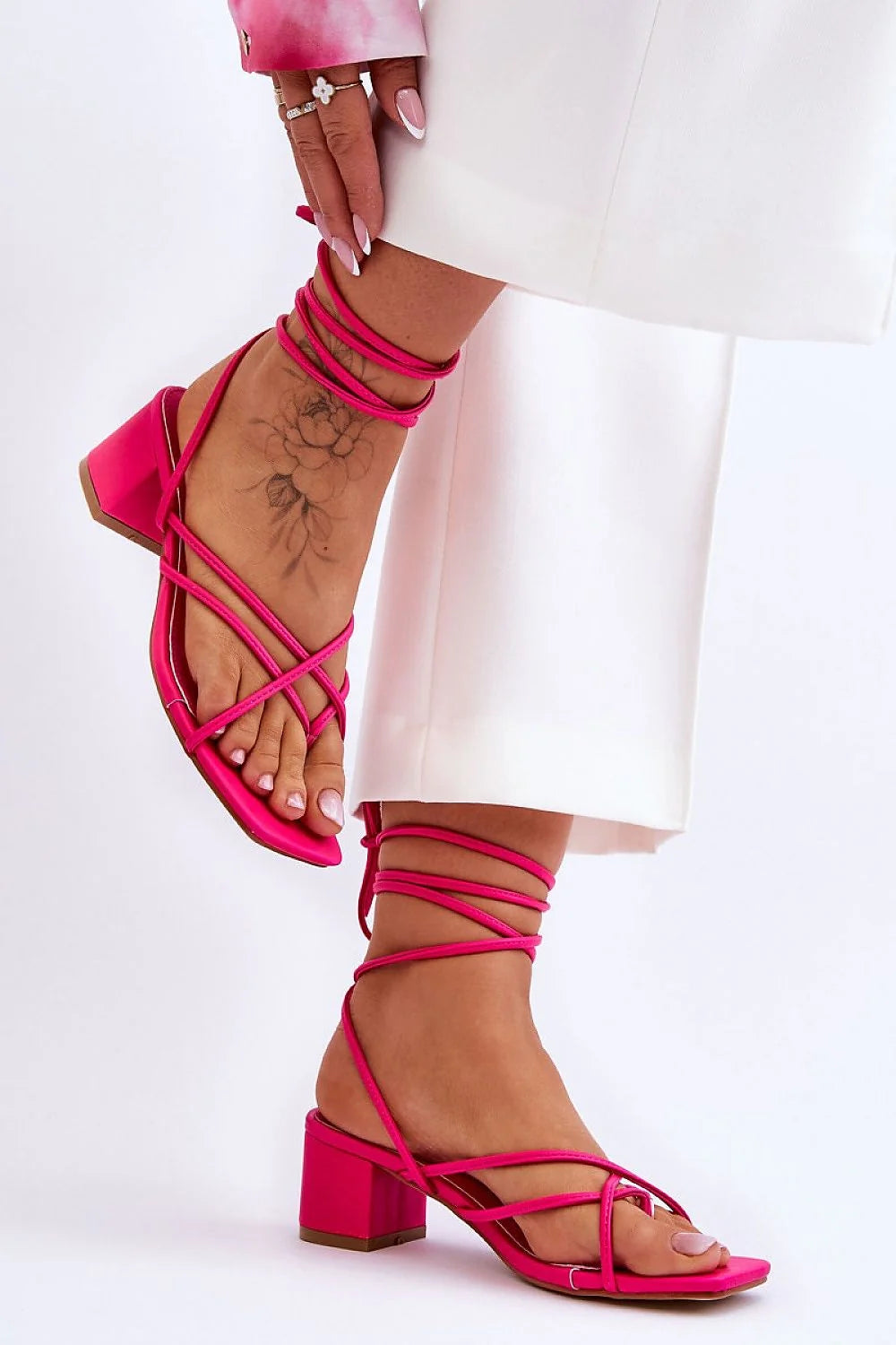 Sandales à lacets pour femmes style moderne couleur rose fuchsia matériau cuir artificiel talon 5 cm ajustables