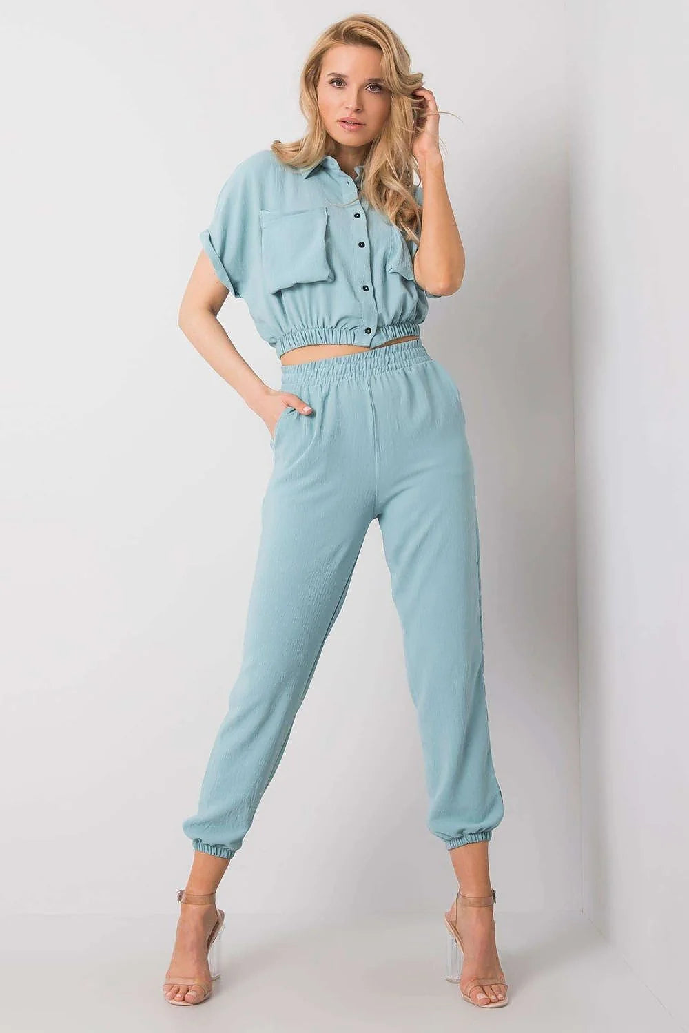 Ensemble femme coordonné chemisier manches courtes pantalon taille haute élastique bleu clair mode moderne confortable