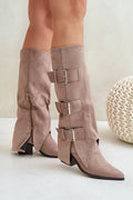bottes mi mollet taupe suédine tige effilée bout pointu talon bloc moyen trois sangles boucles argentées fermeture éclair intérieure cheville