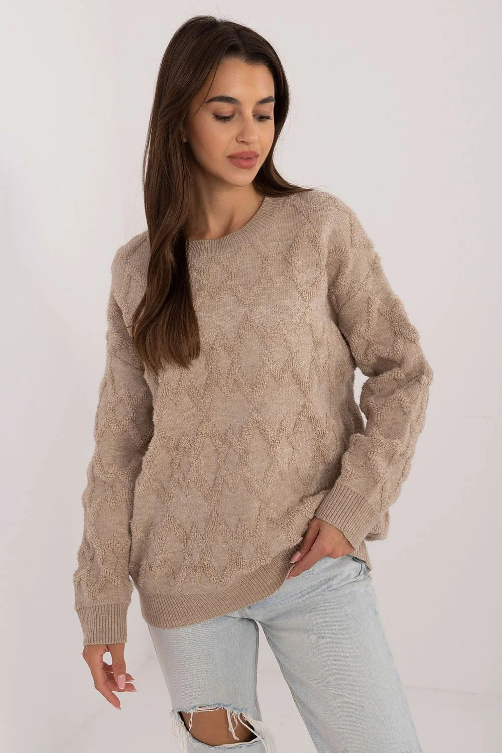 Pull pour femme en acrylique et nylon motif losanges texture relief beige matériau doux coupe ample manches longues encolure ronde