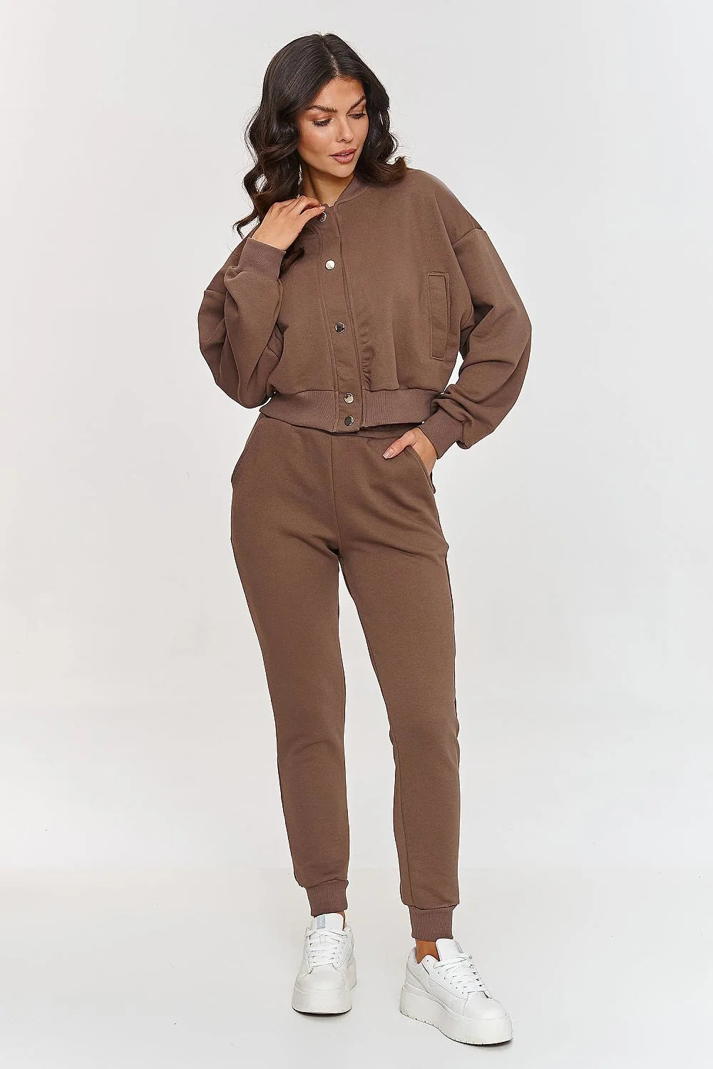 ensemble coordonné makadamia femme casualchic sweat bomber court boutons pantalon jogger taille haute molletonné coton brun poches latérales