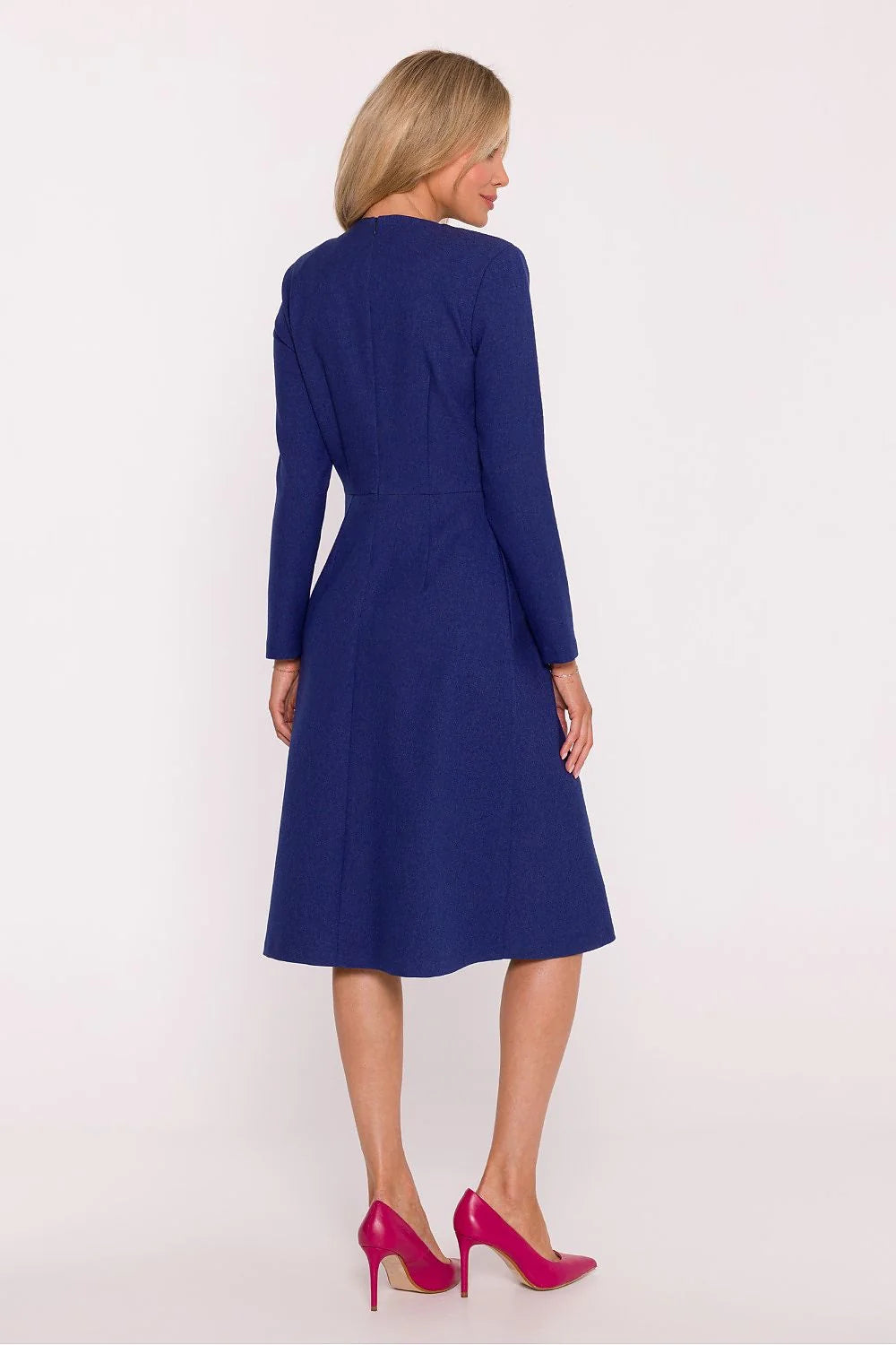 robe midi trapèze fluide tissu structuré chiné bleu roi encolure goutte fente manches longues poches dissimulées nœuds décoratifs taille marquée