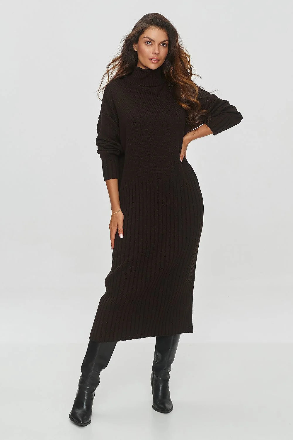 Robe pull Makadamia maille tricotée noire longue manches côtelées col roulé coupe droite femme élégance intemporelle