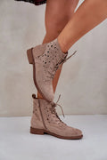 Bottines femmes élégantes style moderne suédine beige perforations fleurs talon plat zip confortable quotidien