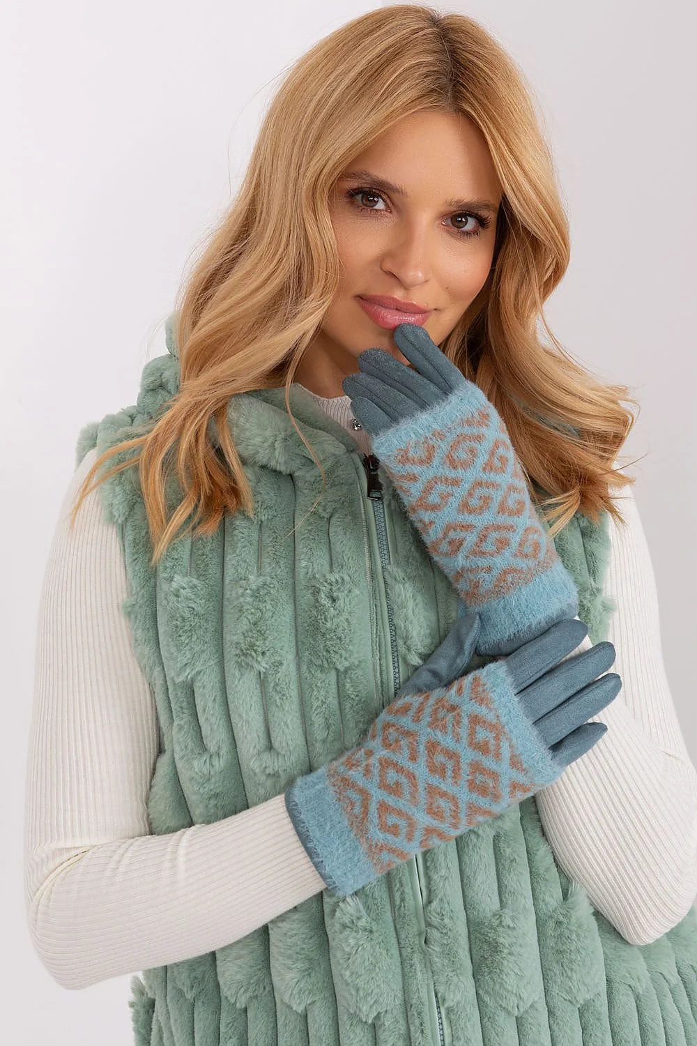 Gants et veste mode femme tricot fourrure faux gilet sans manches vert menthe bleu gris motifs géométriques