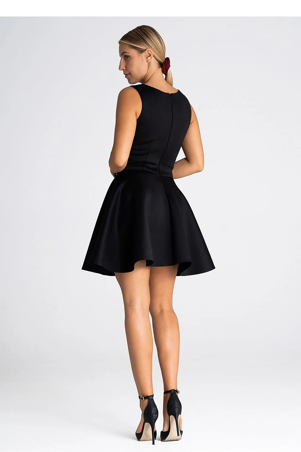 Robe de cocktail élégante sans manches en polyester noir taille ajustable femme soirée moderne