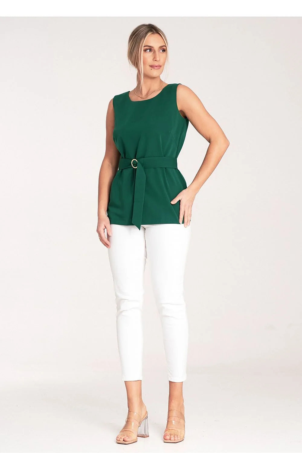 chemisier femme sans manches vert émeraude col rond coupe ajustée taille marquée ceinture boucle dorée polyester viscose élégant raffiné professionnel