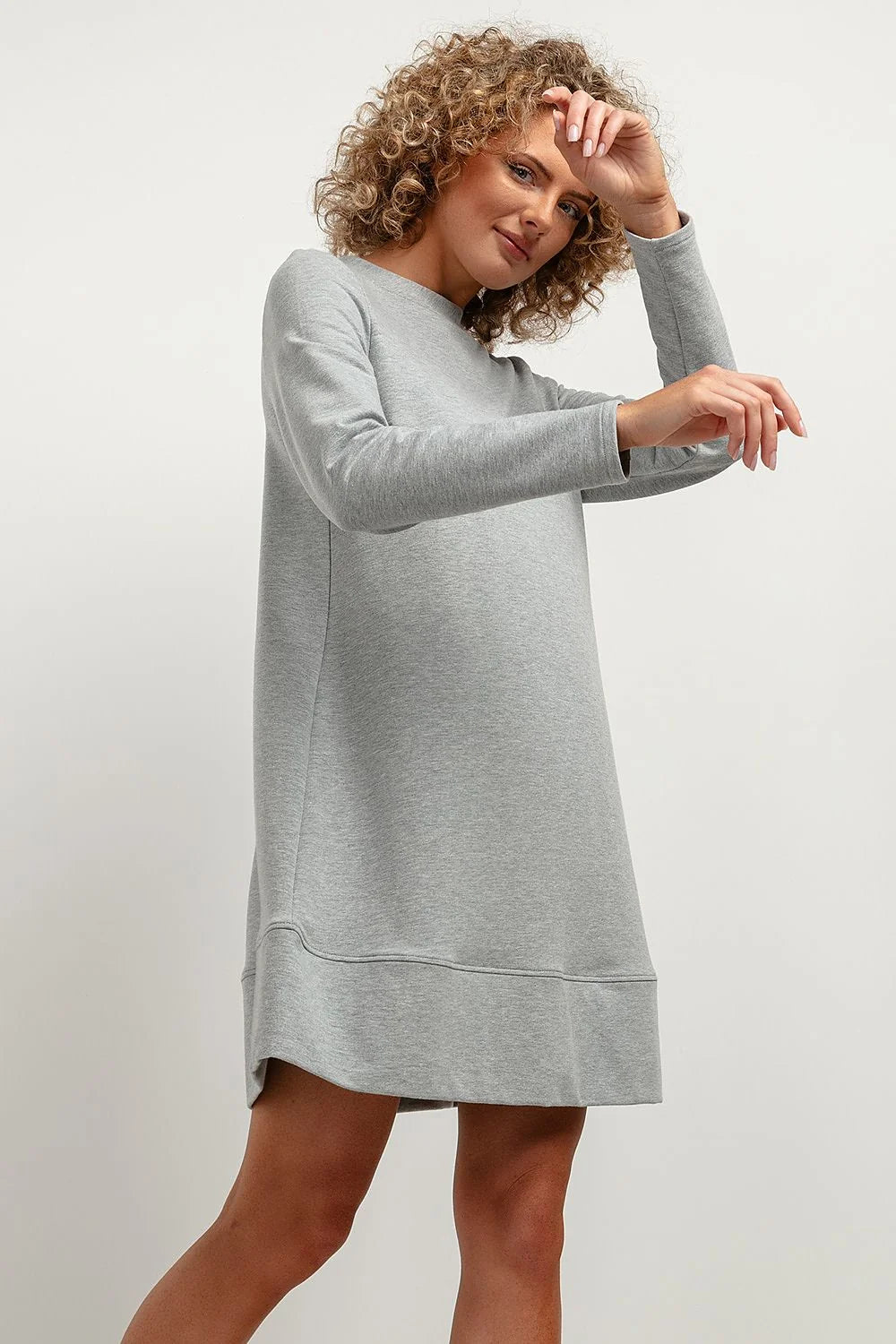 Robe de jour Tessita, robe trapeze maille longue manches longues automne hiver 2023, style casual chic, coupe droite ample, matière douce et confortable pour femmes