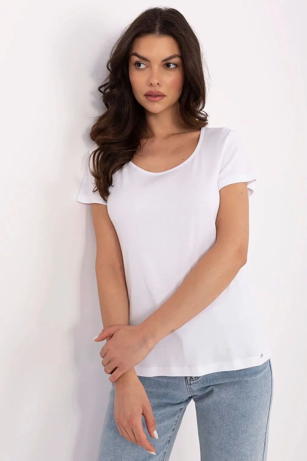 T-shirt femme blanc basique coupe ajustée manches courtes col rond épuré intemporel confortable coton élasthanne
