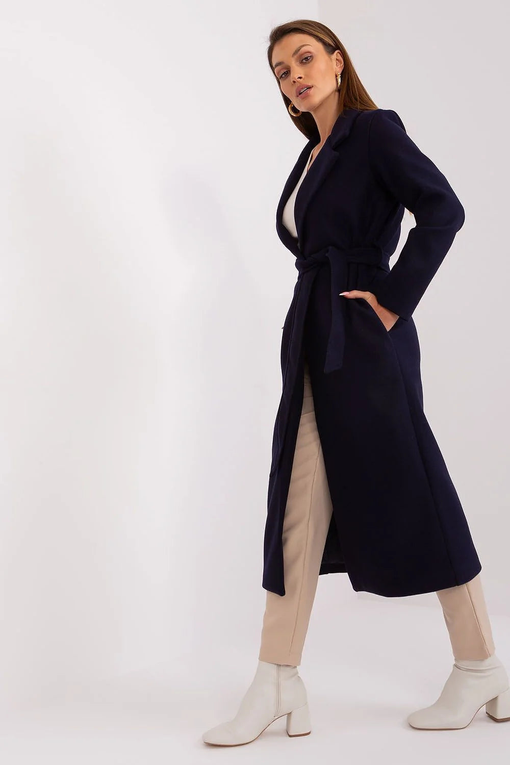 Manteau élégant pour femmes, coupe droite, longueur mollet, col à revers, ceinture intégrée, tissu noble, isolant thermique, bleu marine