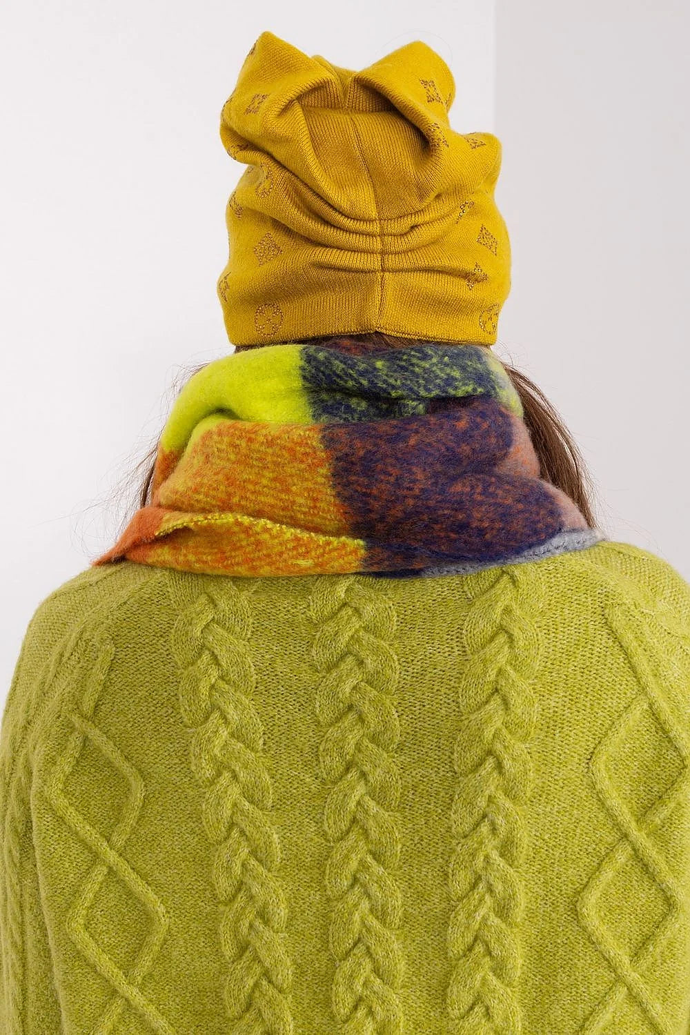 ensemble hiver femme coordonné bonnet écharpe pull jaune moutarde carreaux multicolore oversize franges moelleux laine tricot côtelé décontracté chaud confortable