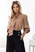 Chemisier Numoco business taupe chemisier manches longues col lavallière cravate noire pantalon haute taille droite polyester 95% élasthanne 5% vêtement professionnel élégant