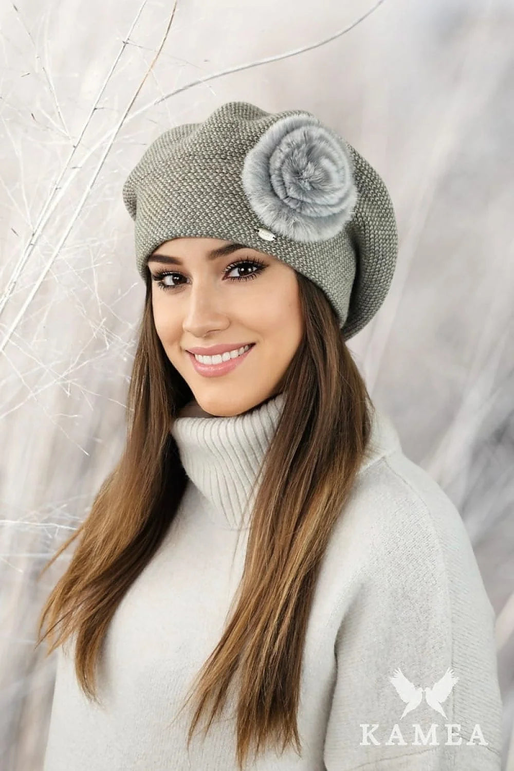 Béret pour femme en laine haute qualité, style classique contemporain, décoration en fourrure, idéal pour l'hiver, élégant et confortable