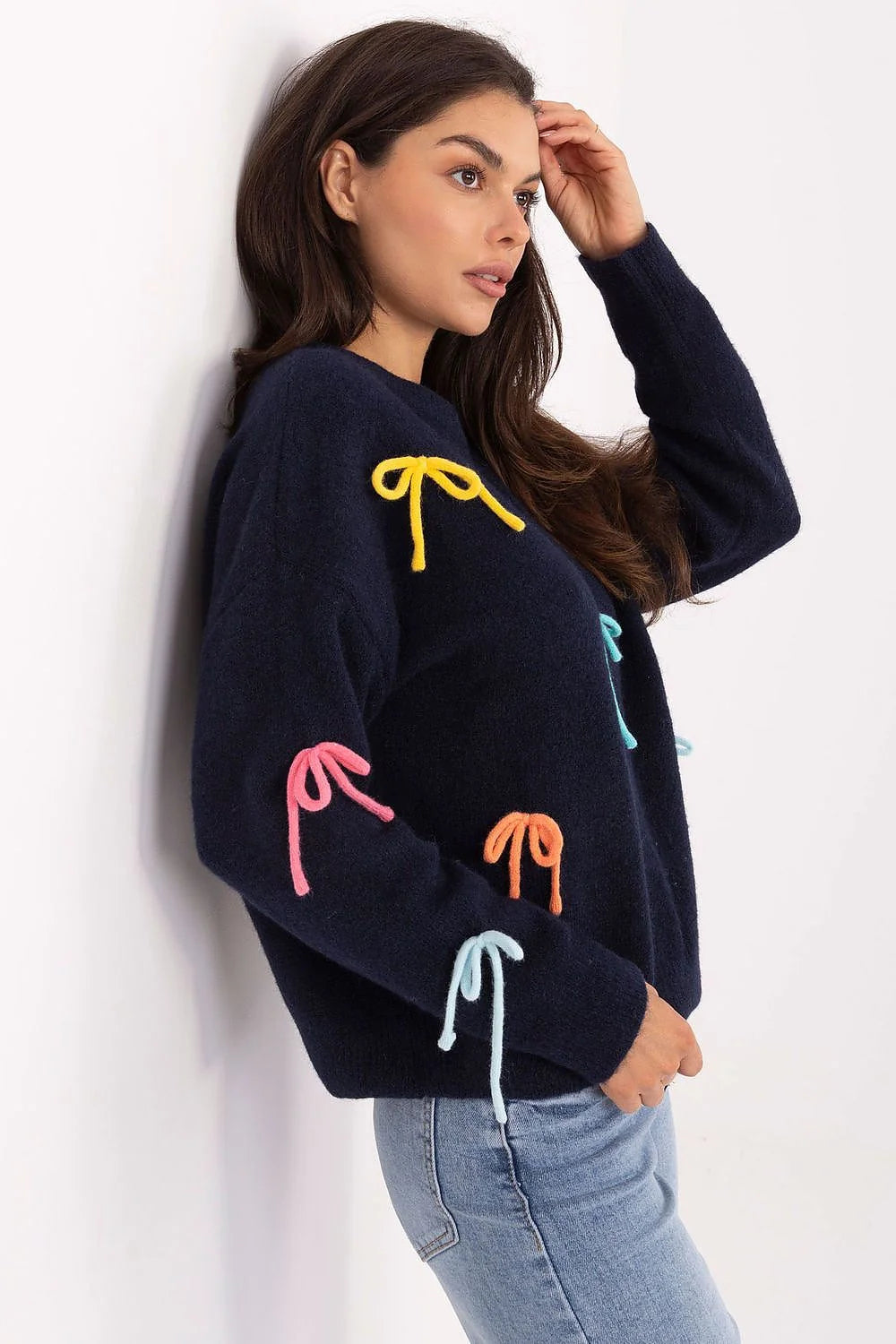 pull femme col rond classique manches longues coupe droite maille douce duveteuse cocooning bleu marine nœuds multicolores laine