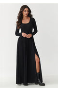 robe maxi noire manches longues encolure dégagée corsage cintré jupe fluide plissée taille marquée fente latérale jersey extensible viscose élasthanne
