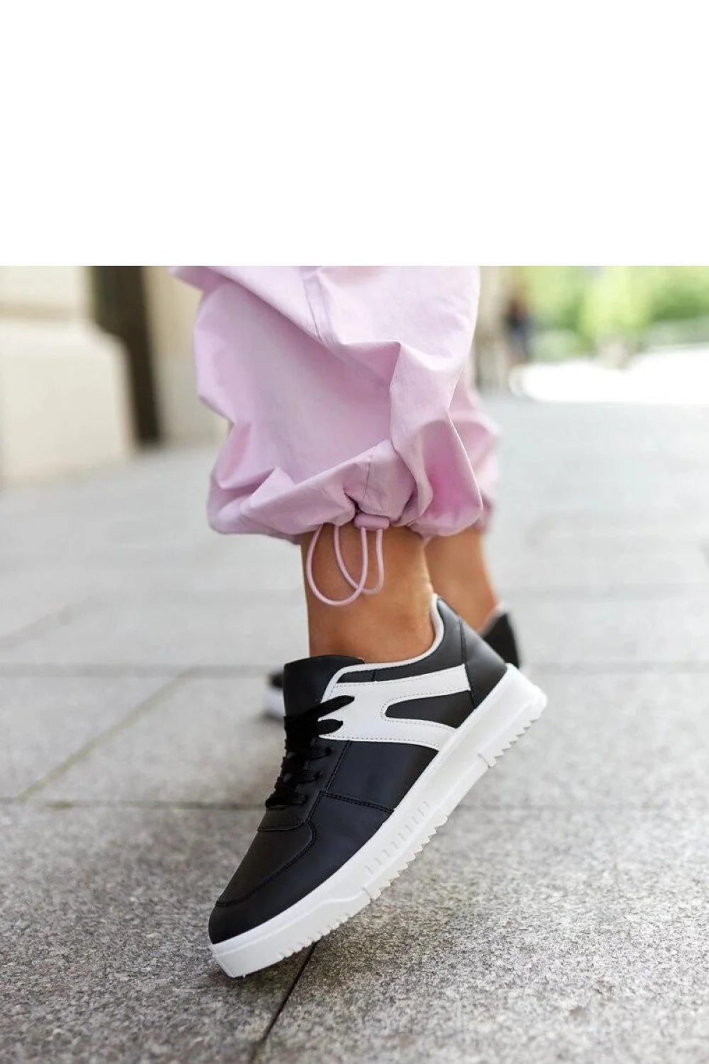 baskets solea femmes basses noir blanc contraste empiècement ondulé cuir synthétique semelle épaisse antidérapante lacets confort urbain casual moderne sportif
