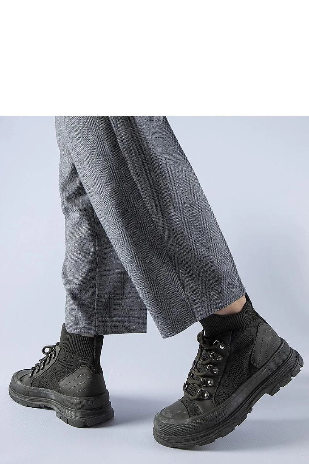Chaussures femmes urbaines style moderne confort design sportif chic couleur kaki foncé lacets marron semelle épaisse